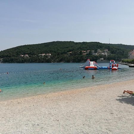 Apartman Ruzica Pucisca Luaran gambar